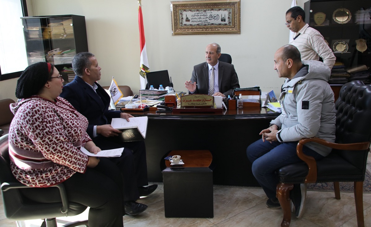 السكرتير العام يناقش مع لجنة الموارد البشرية مشكلات الموظفين